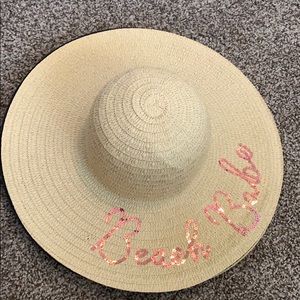 Sun hat one black and 5 tan selling all together